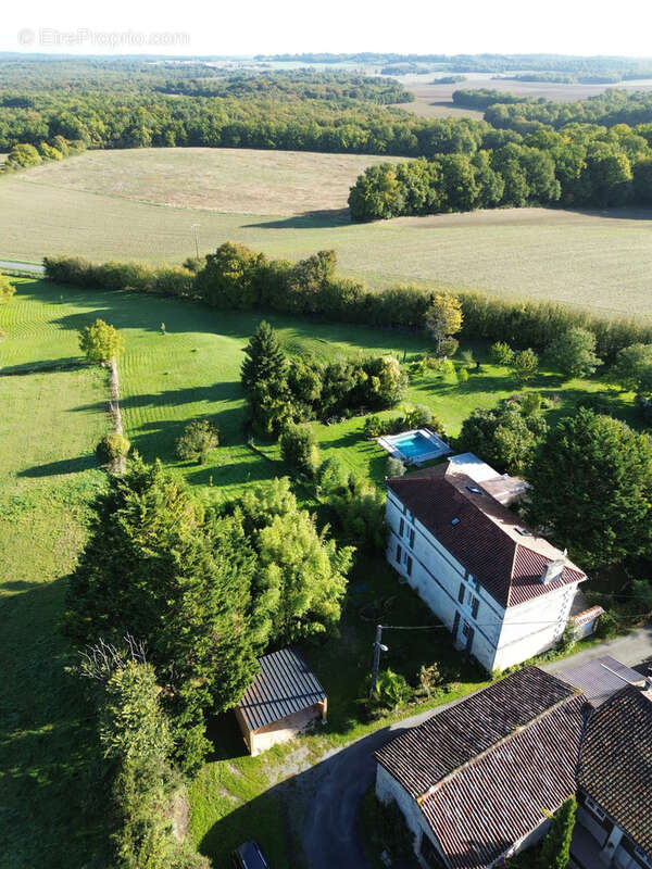 Maison à FOUQUEBRUNE