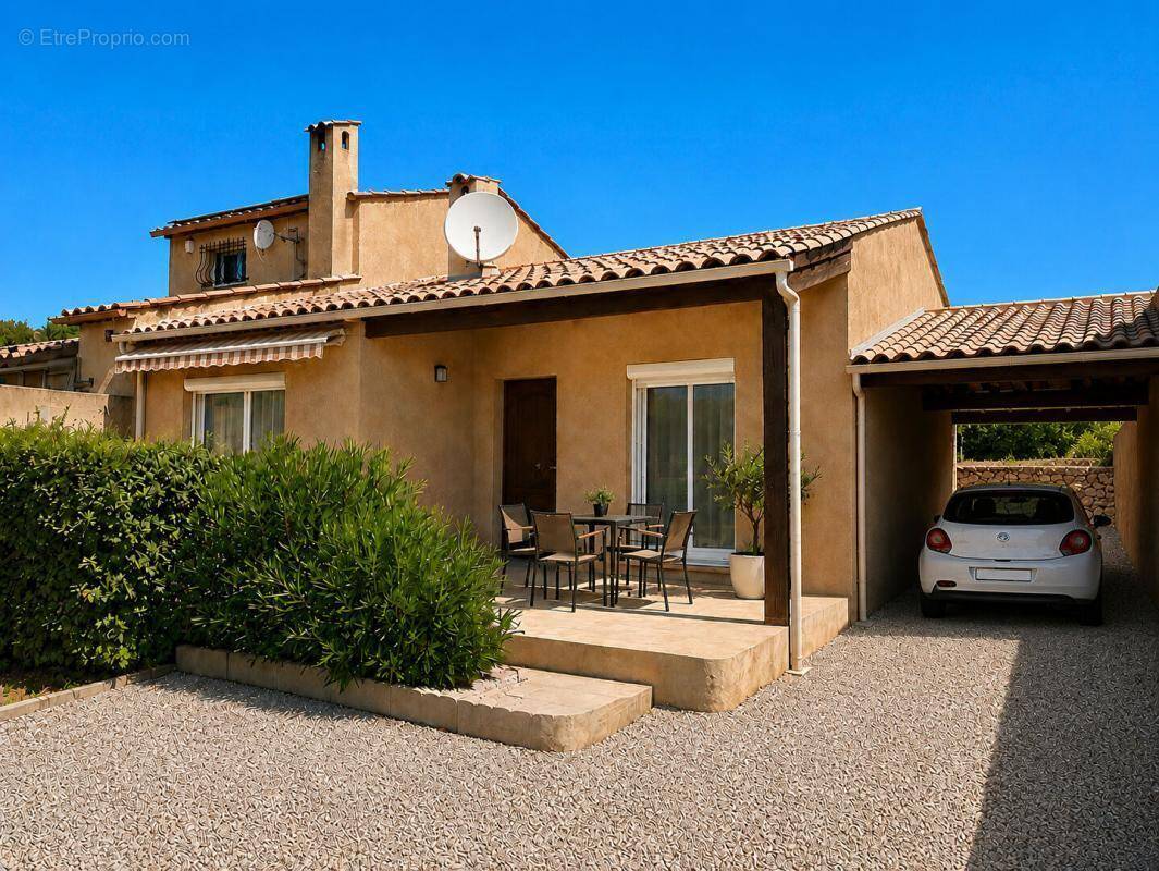Maison à LA ROQUETTE-SUR-SIAGNE