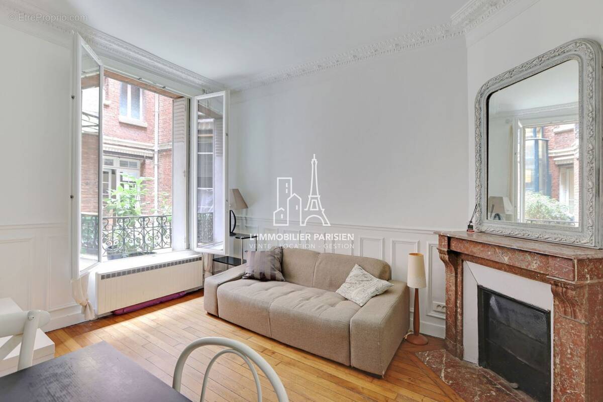 Appartement à PARIS-17E