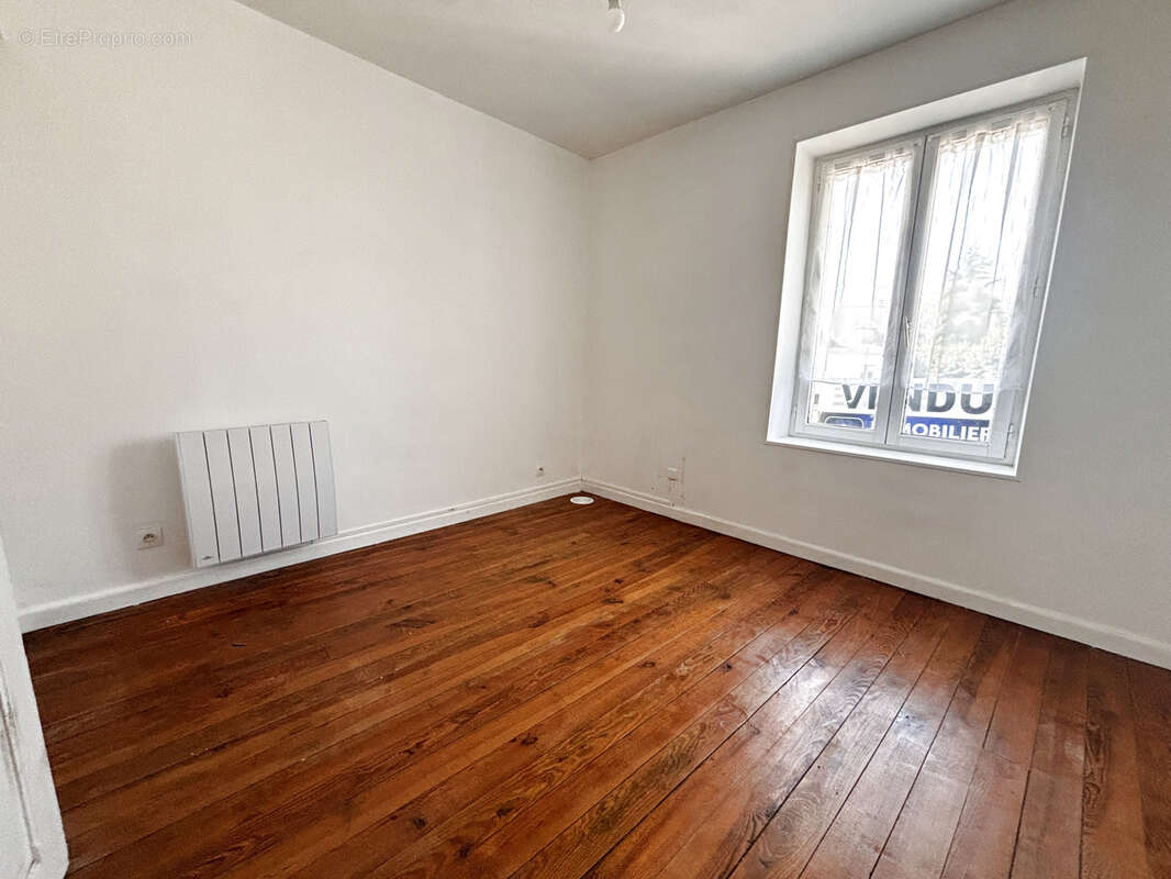 Maison à THIERS-SUR-THEVE