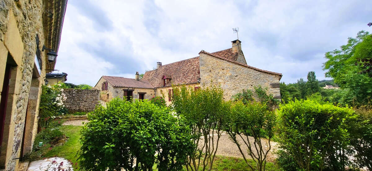 Maison à LE BUISSON-DE-CADOUIN