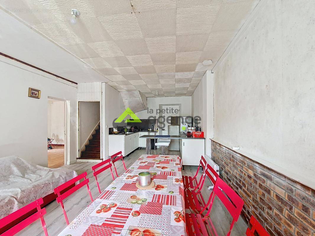 Maison à BUSSIERE-DUNOISE