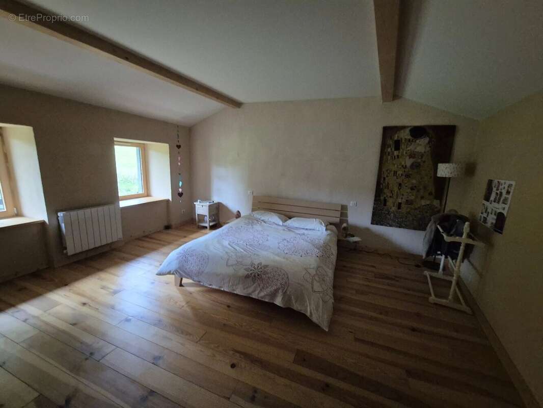 Maison à SAINT-JULIEN-CHAPTEUIL