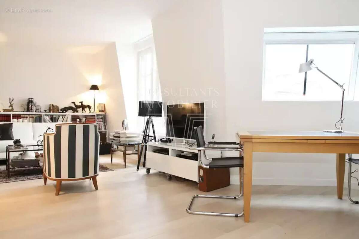 Appartement à PARIS-17E