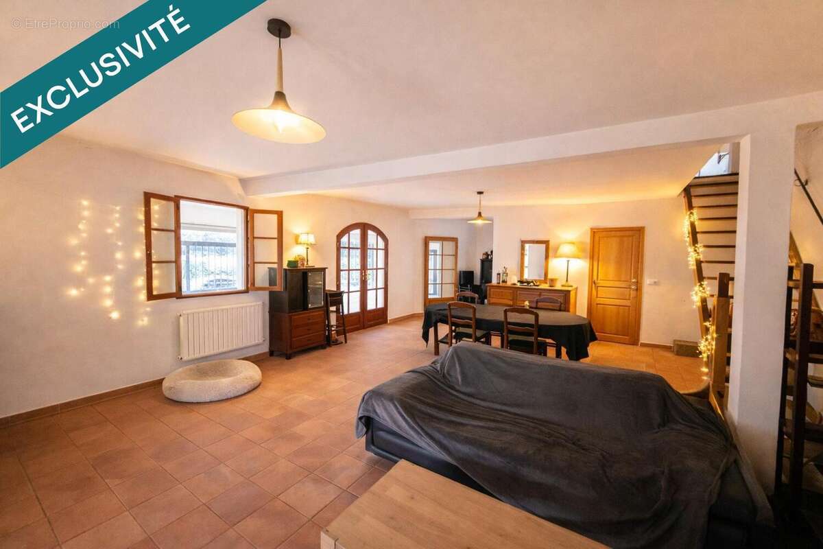 Maison 157 m² à Simiane-La-Rotonde  - photo 4