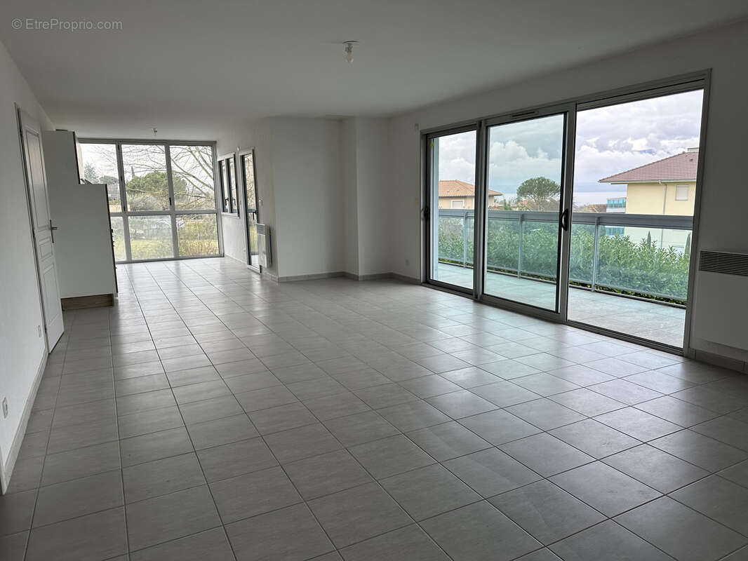T4 MESSERY Appartement à la Vente    avec Vue Imprenable sur le Lac - photo 2