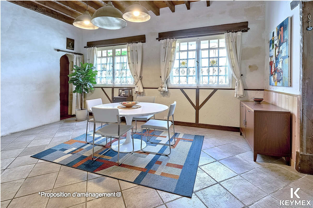 Maison à VALLANGOUJARD