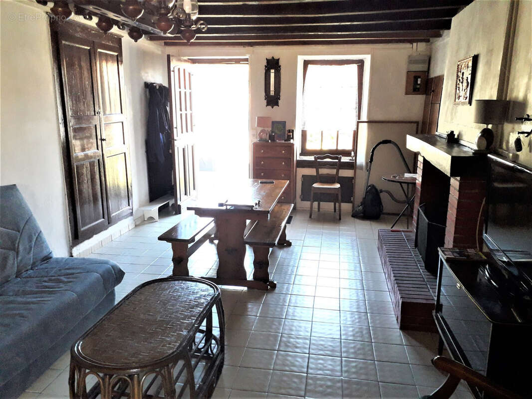 Maison à LIGNEROLLES