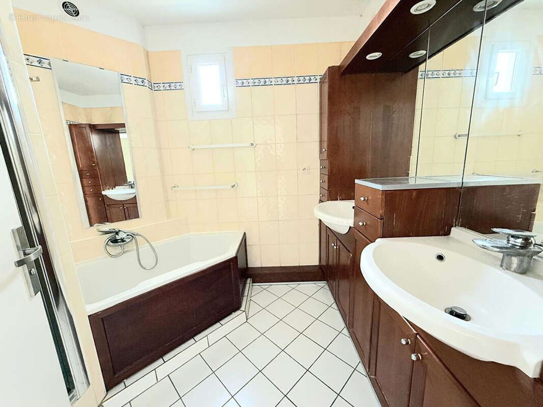 Appartement à NANTERRE