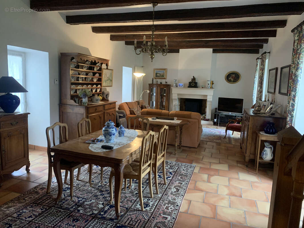 Maison à CHERVES-CHATELARS