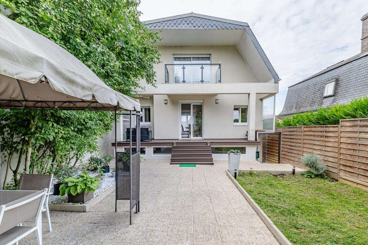 Maison à CHENNEVIERES-SUR-MARNE