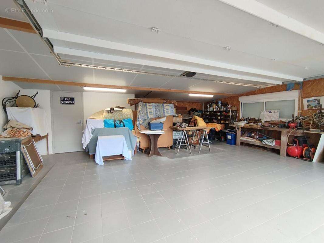 Maison à LA CHAPELLE-BASSE-MER