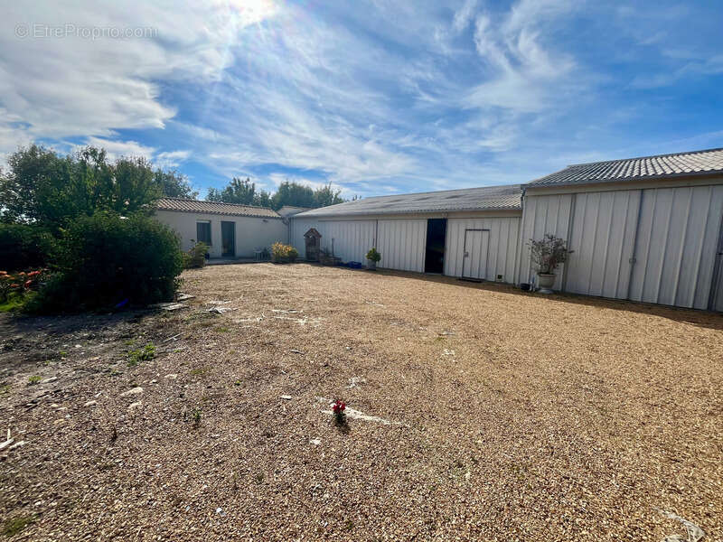 Maison à SAINTE-RADEGONDE-DES-NOYERS