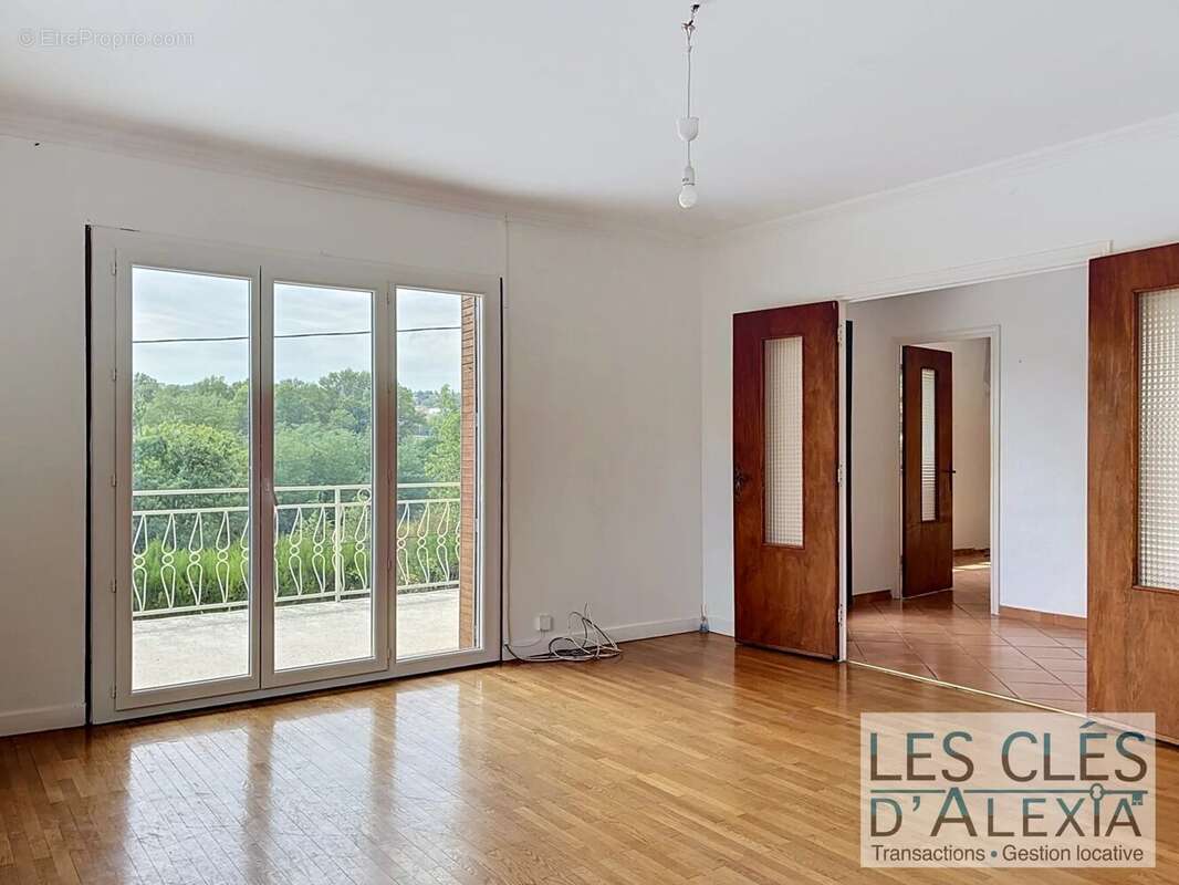 Maison deux appartements- Terrain- deux garages- Veranda - photo 9