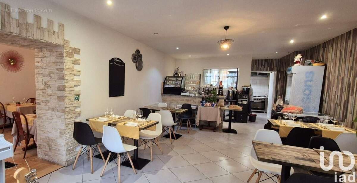 Photo 2 - Commerce à LA MOUILLE