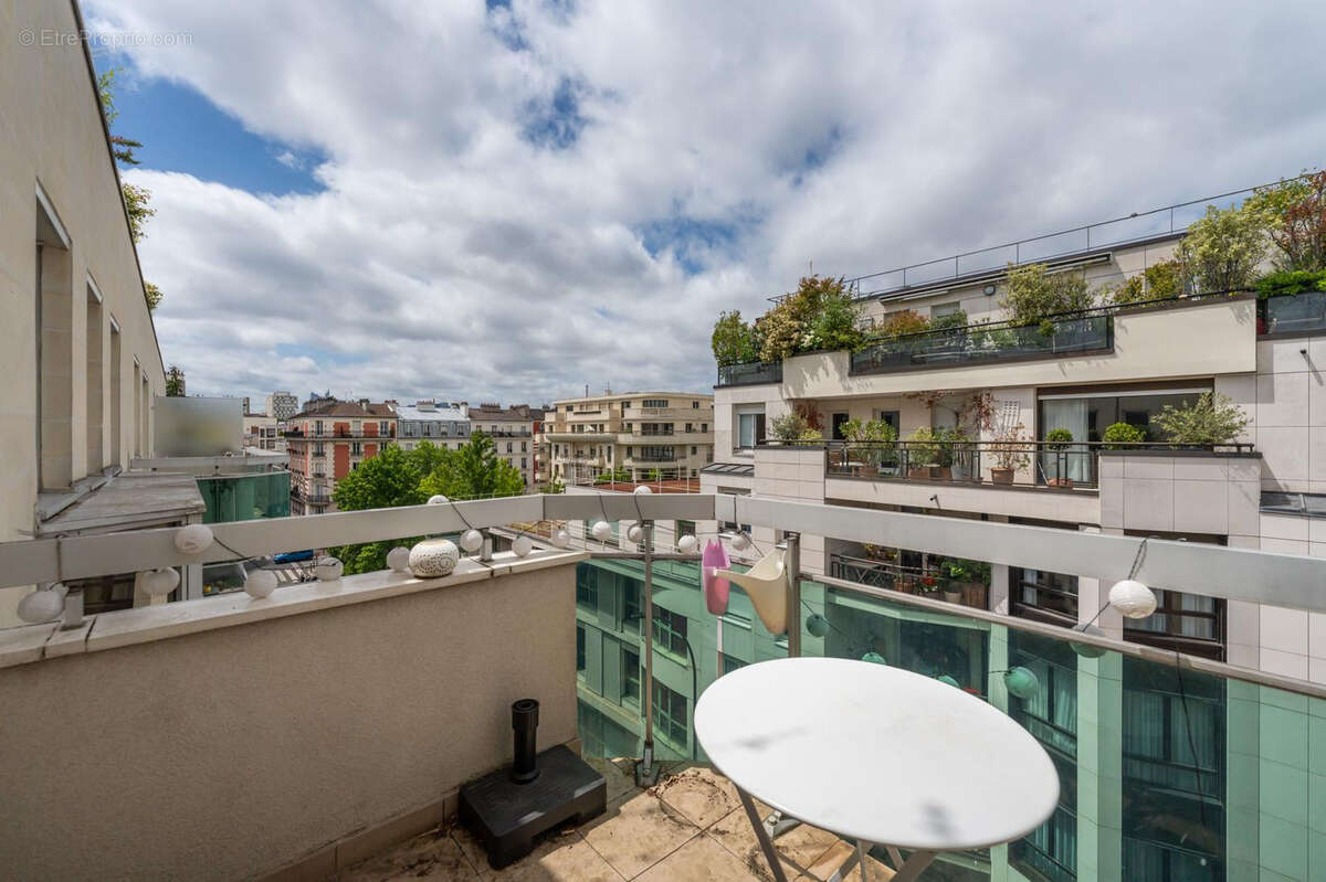 LEVALLOIS-PERRET - Deux-pièces d'exception avec balcon, parking et cave - photo 4