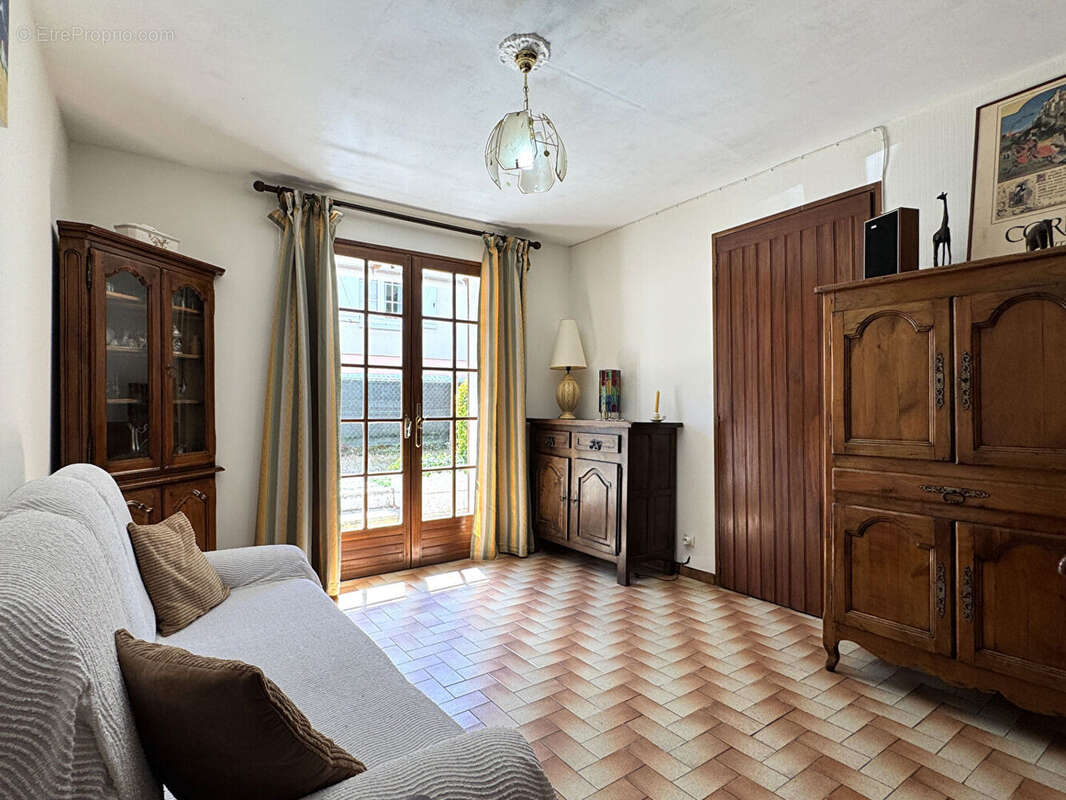 AU CALME - Maison familiale aux beaux volumes avec appartement & double garage - photo 8