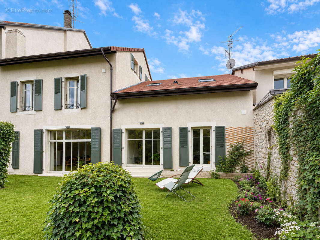 Maison à DIVONNE-LES-BAINS