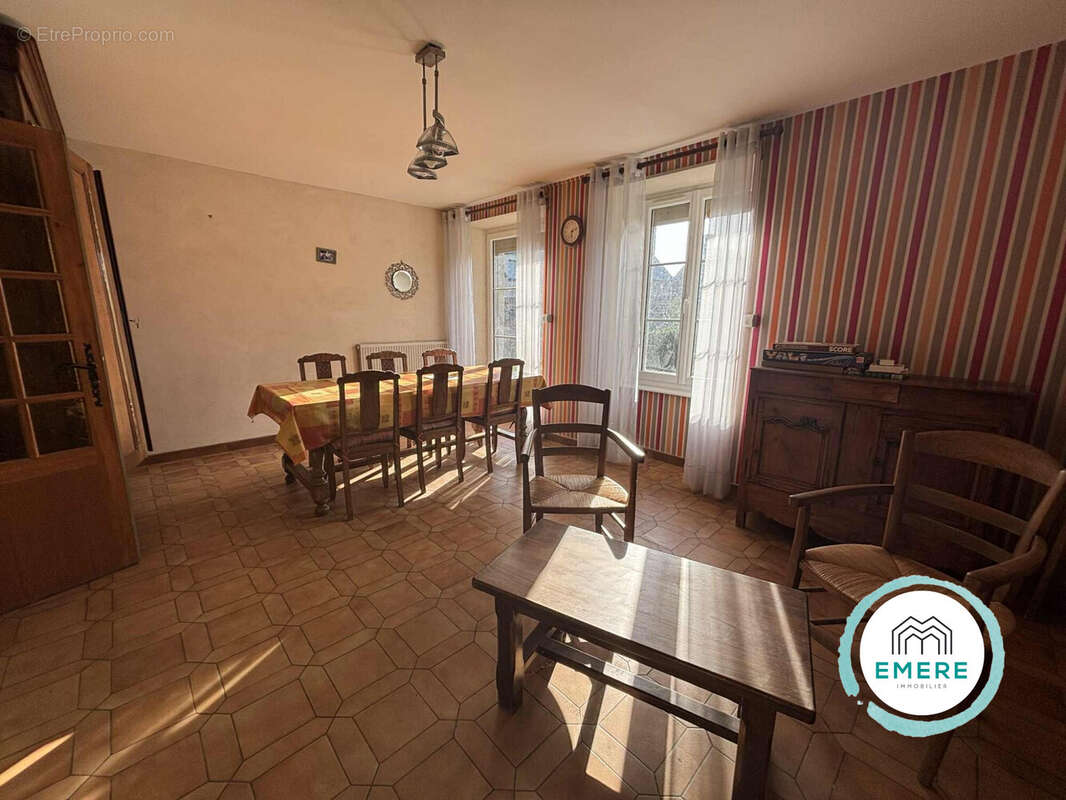 Maison à SAINT-AUBIN-DE-TERREGATTE