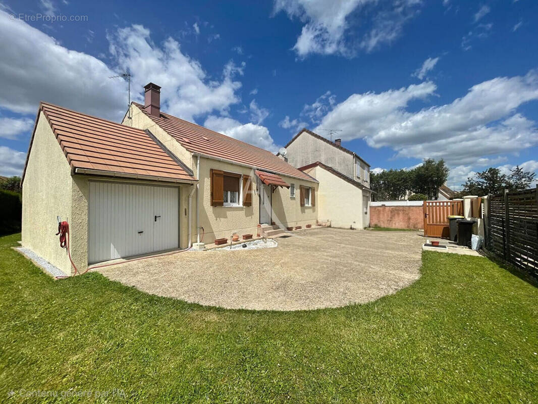 Maison à CHEVRY-COSSIGNY