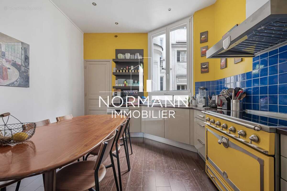 Appartement à PARIS-8E