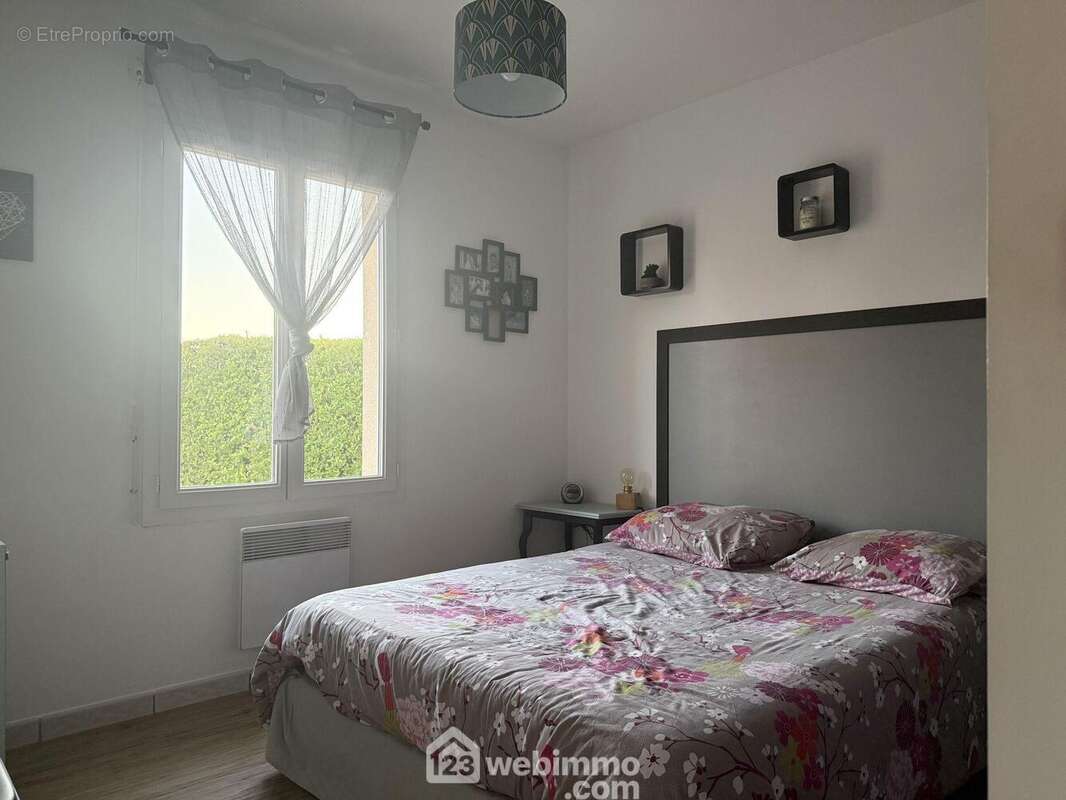 De 10 à 11 m2, - Maison à LE ROCHEREAU