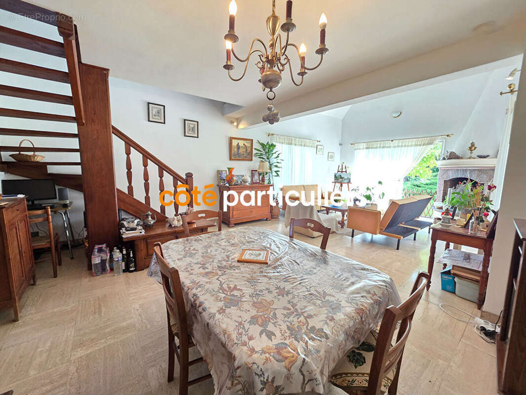 Maison à VILLENEUVE-SUR-YONNE