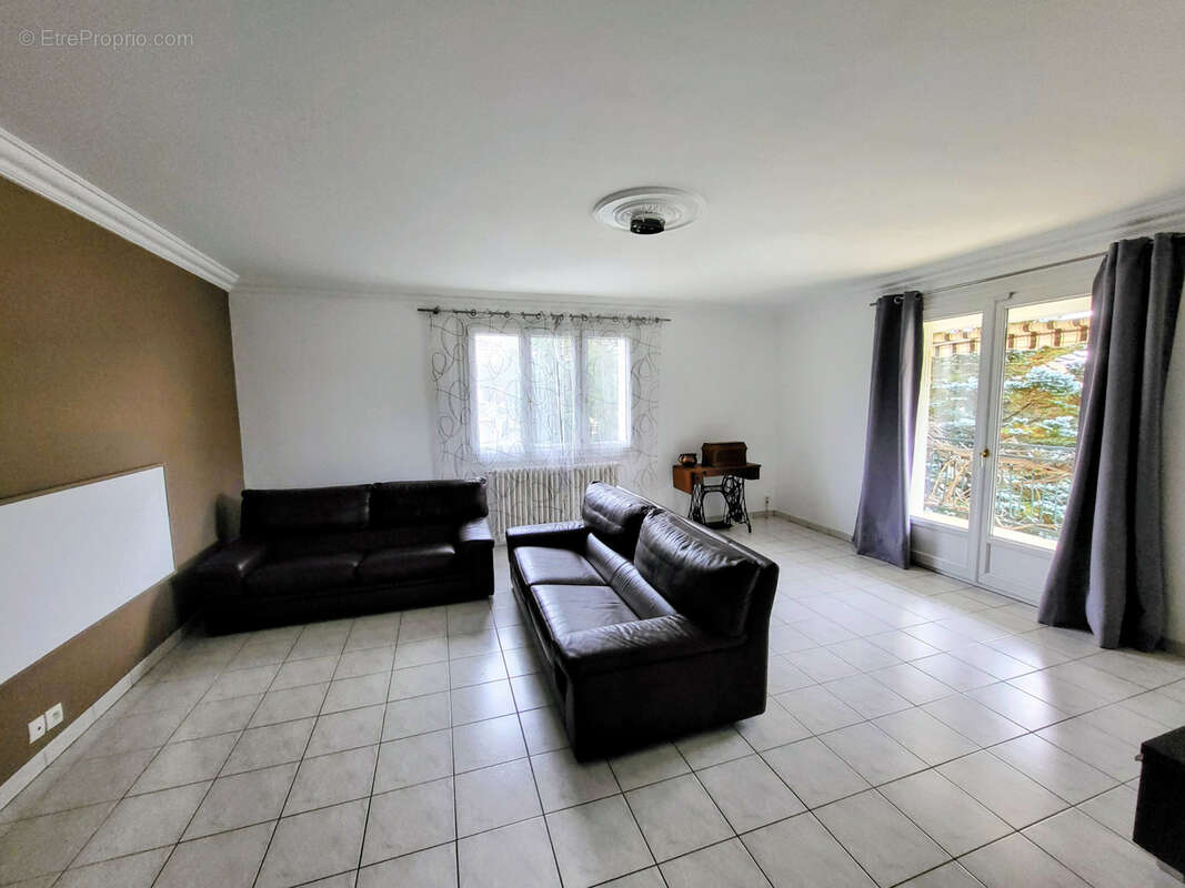 Maison à BRIVES-CHARENSAC