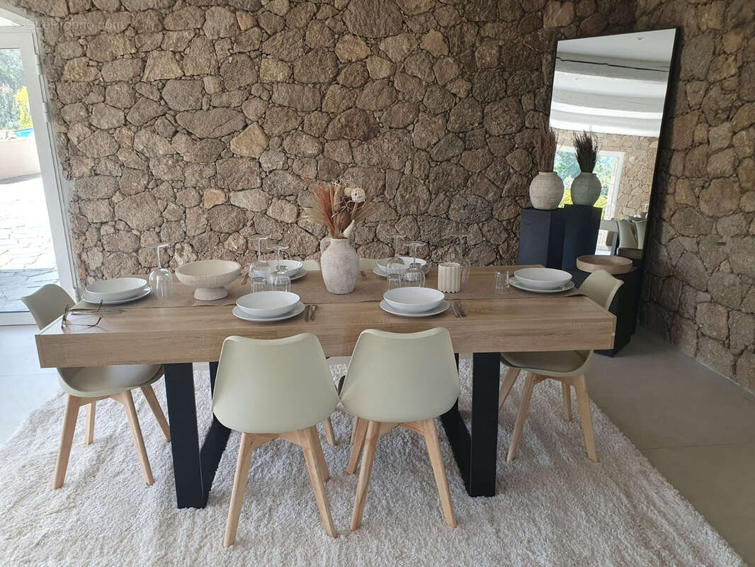 Maison à PLAN-DE-LA-TOUR