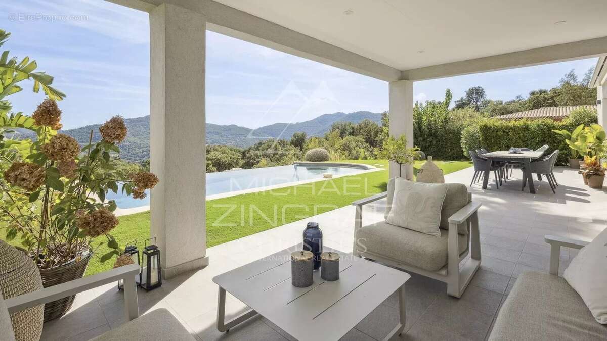 Maison à MANDELIEU-LA-NAPOULE