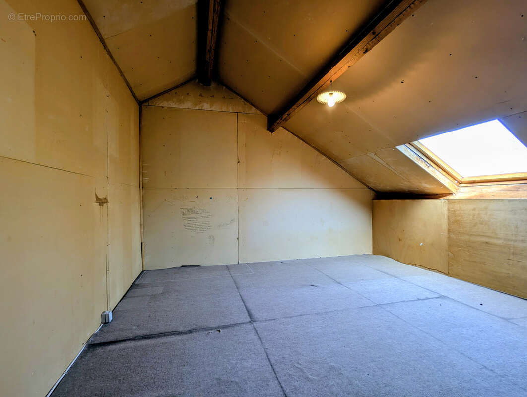 Maison à LA QUEUE-LES-YVELINES