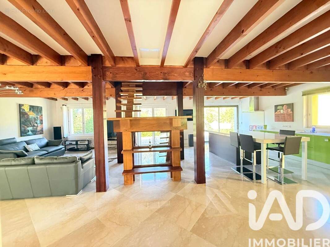 Maison 300 m² à Saint-Martial-D'artenset  - photo 5
