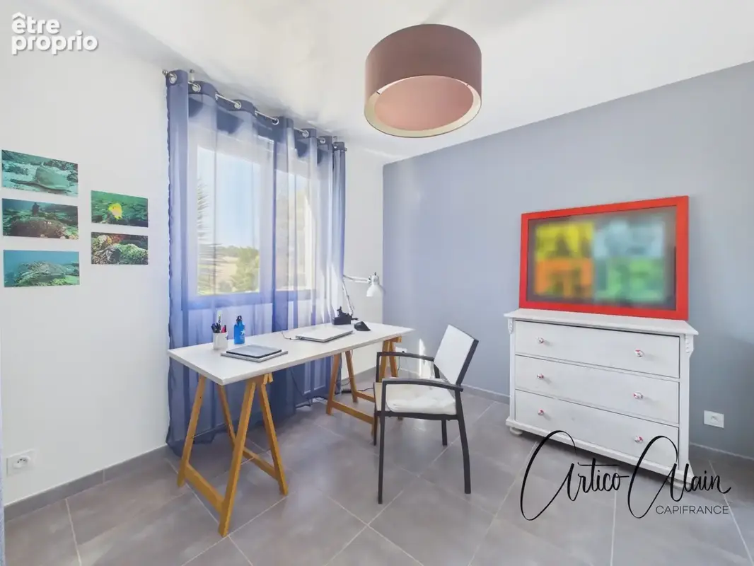 Maison contemporaine de  130 m² avec piscine et terrain 1300 m2 - photo 9