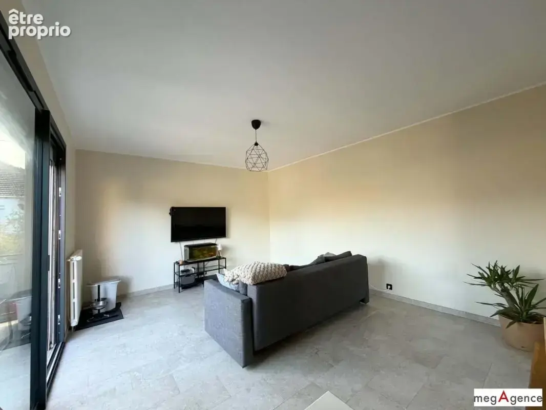 Maison indivuduelle totalement rénovée 3 chambres - Sous sol total - Jardin plat et clos 711 m² - Epône 78680 - photo 2