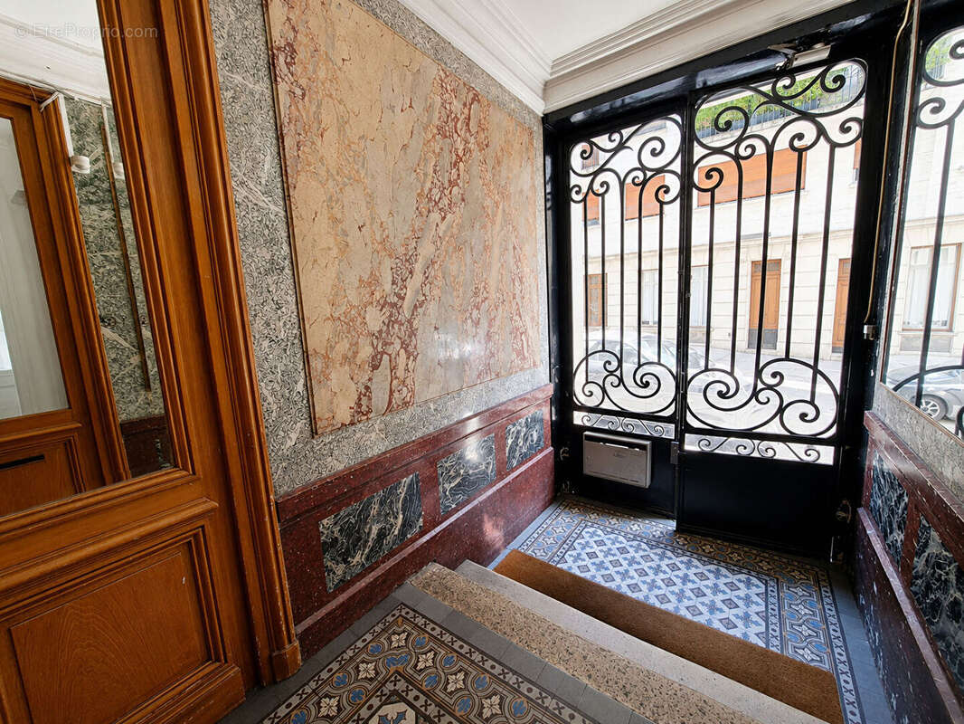 Appartement à PARIS-17E