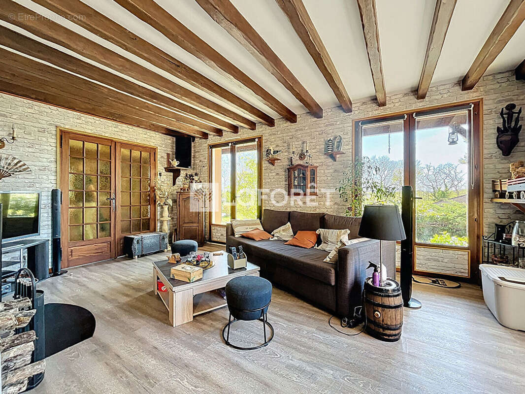 Maison à NEUILLY-SUR-SUIZE