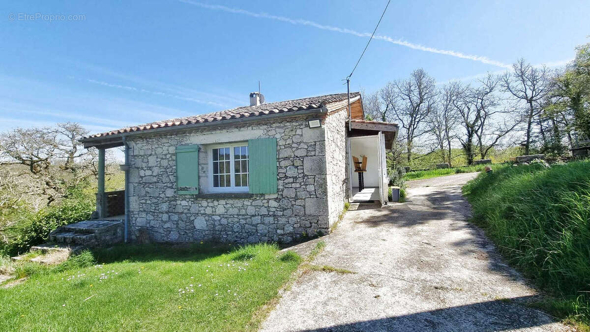 Très beau château datant du XVI ème entièrement rénové au milieu de 50 hectares et ses trois lacs situé dans l - photo 50