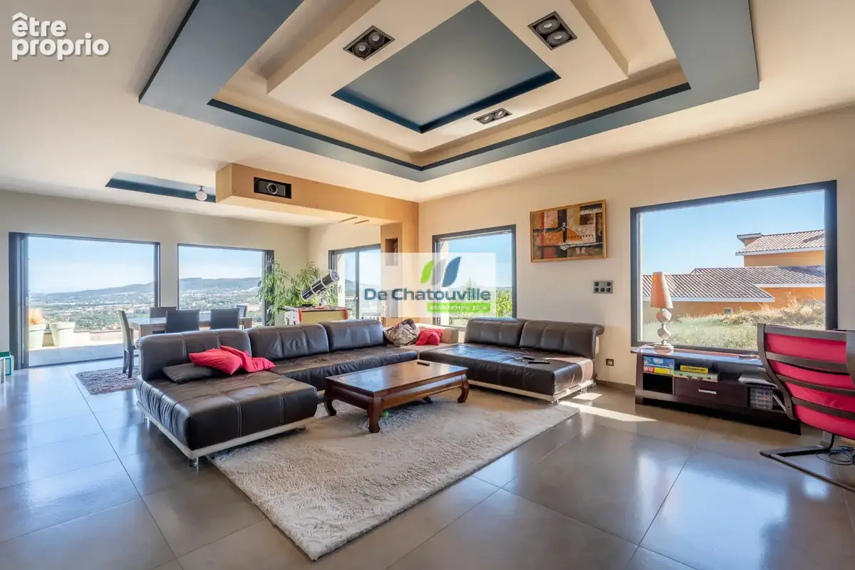 Photo Maison à Saint-Jean-Des-Vignes au prix de 1 155 000€