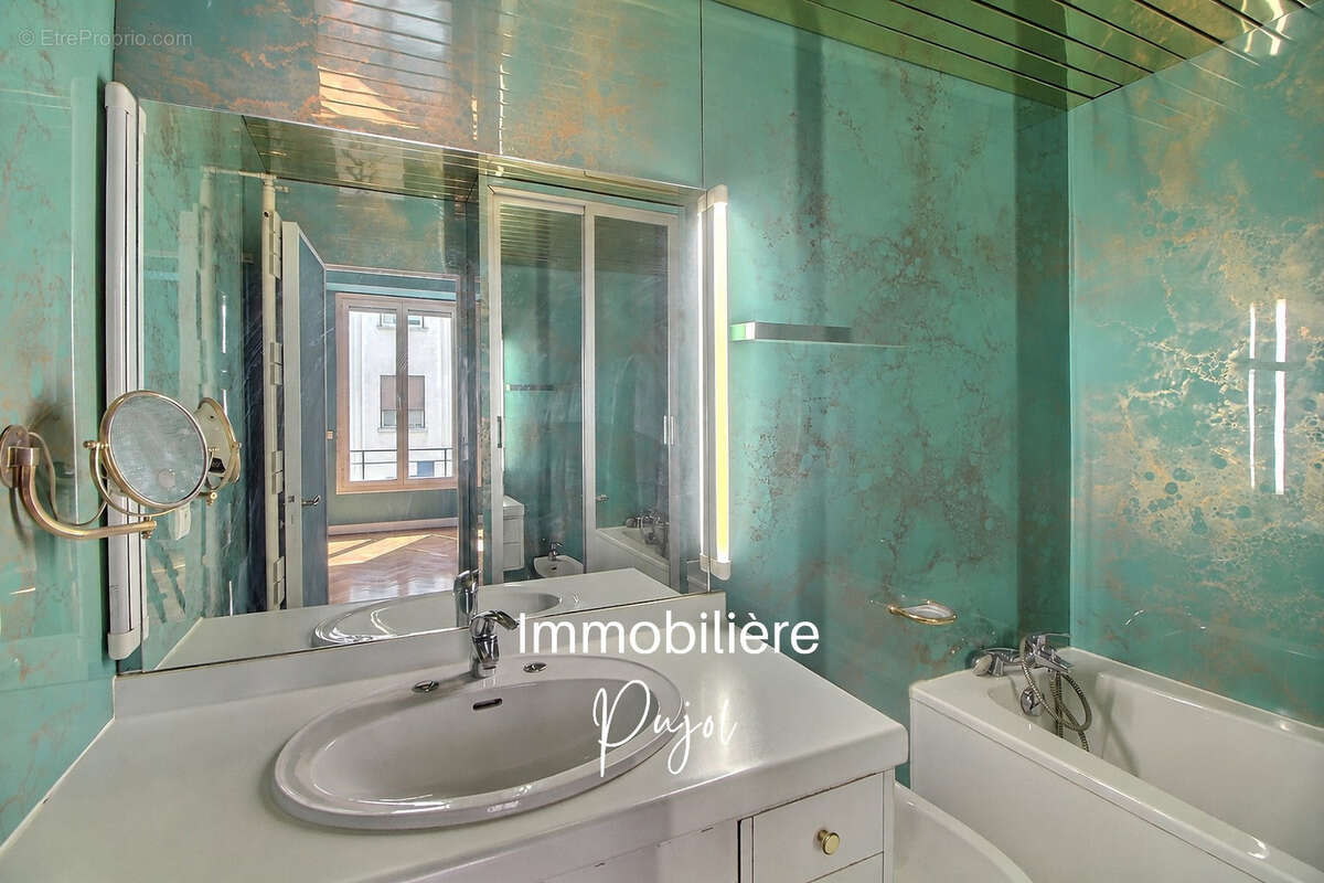 Appartement à MARSEILLE-4E