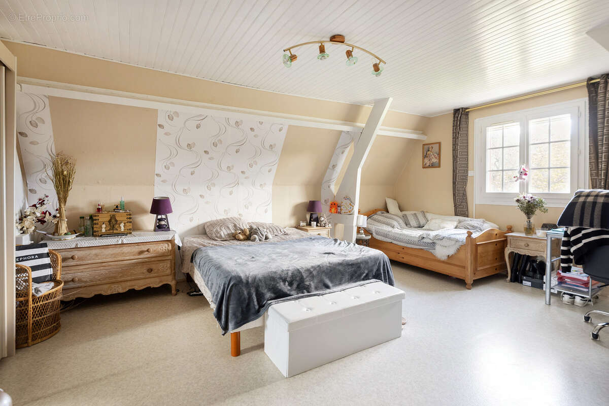 Maison à D&#039;HUISON-LONGUEVILLE