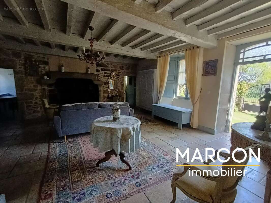 Maison à LE MONTEIL-AU-VICOMTE