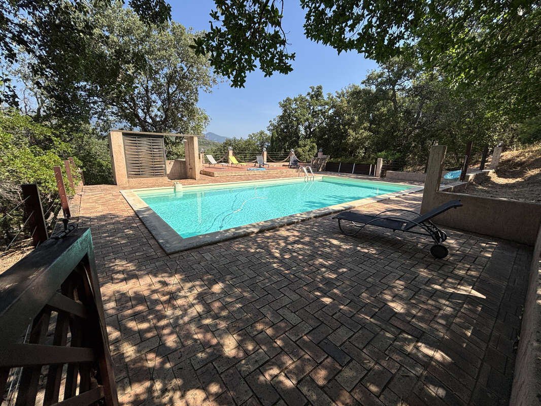 Villa avec vue mer panoramique édifiée sur un terrain de plus de 4150m2 avec piscine. - photo 20