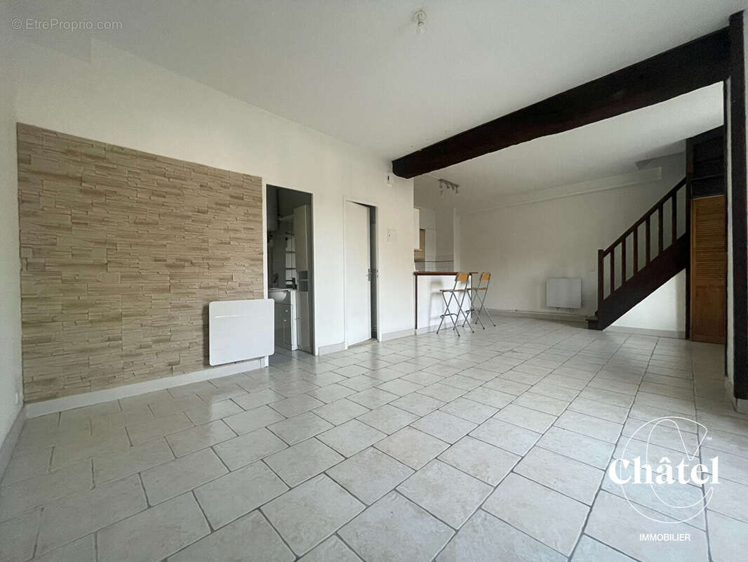 Appartement à LA CHAPELLE-EN-SERVAL