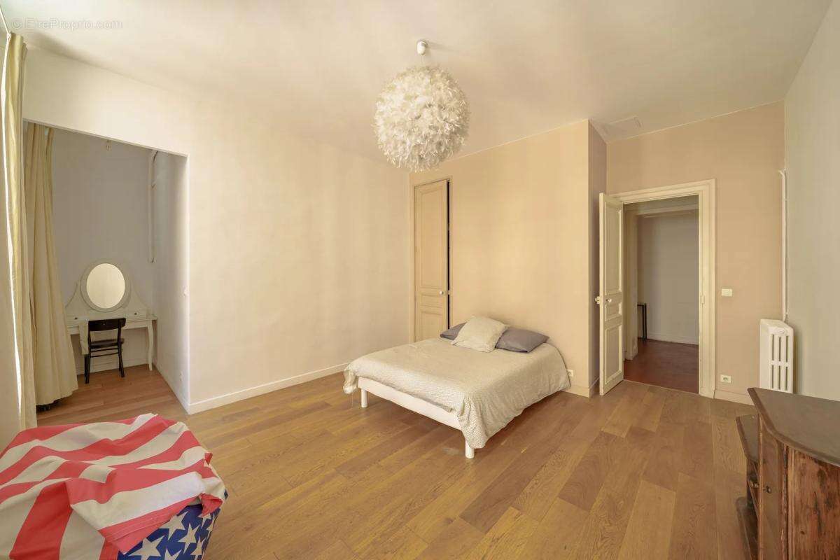 Appartement à MARSEILLE-1E
