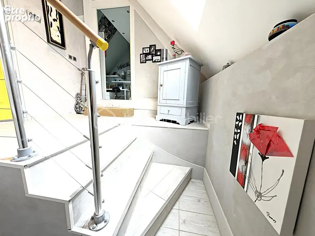 À 10 minutes de RAMBOUILLET, propriété de 220 m² habitable sur terrain de 940 m² avec une magnifique piscine de 5 M par 10 M - photo 18