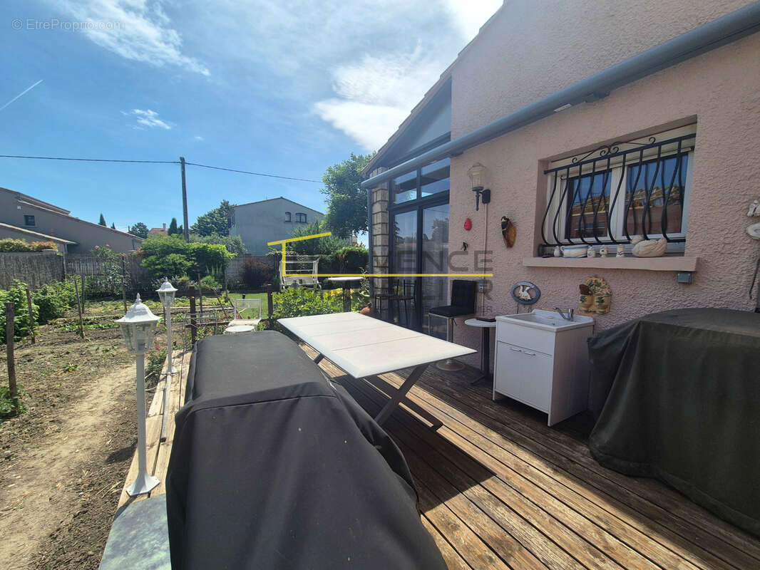 Maison à MONTELIMAR