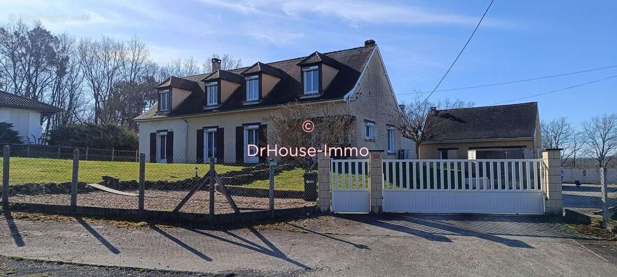 Maison à COURS-DE-PILE