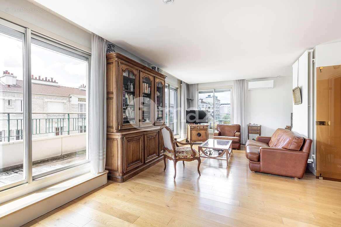 Appartement à COURBEVOIE