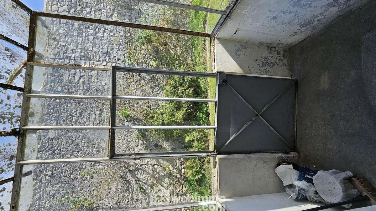 Un SAS d&#039;entrée de 3 m². - Maison à VAYRES-SUR-ESSONNE