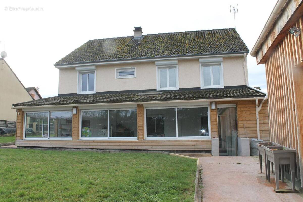 Photo 1 - Maison à CUSSET